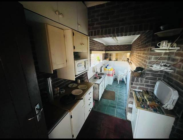 5 BEDROOM HOUSE FOR SALE IN GERMISTON SOUTH